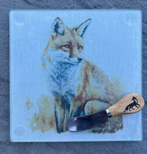 Load image into Gallery viewer, Cheese plate/trivet, Foxes single image, assorted designs