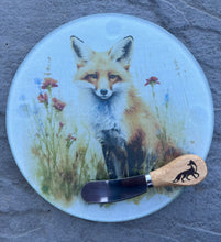 Load image into Gallery viewer, Cheese plate/trivet, Foxes single image, assorted designs