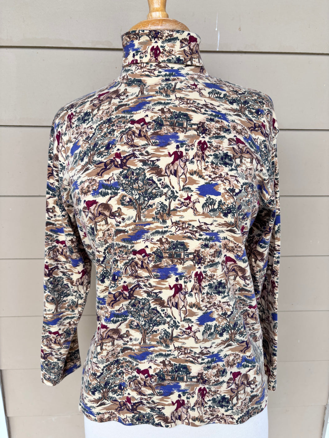 Hunt scene turtleneck top