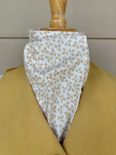 Load image into Gallery viewer, Stock tie, Ivory w/gold leaves