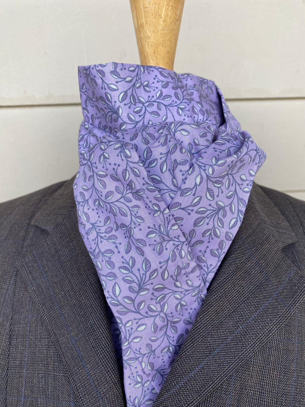 Stock tie, Purple buds