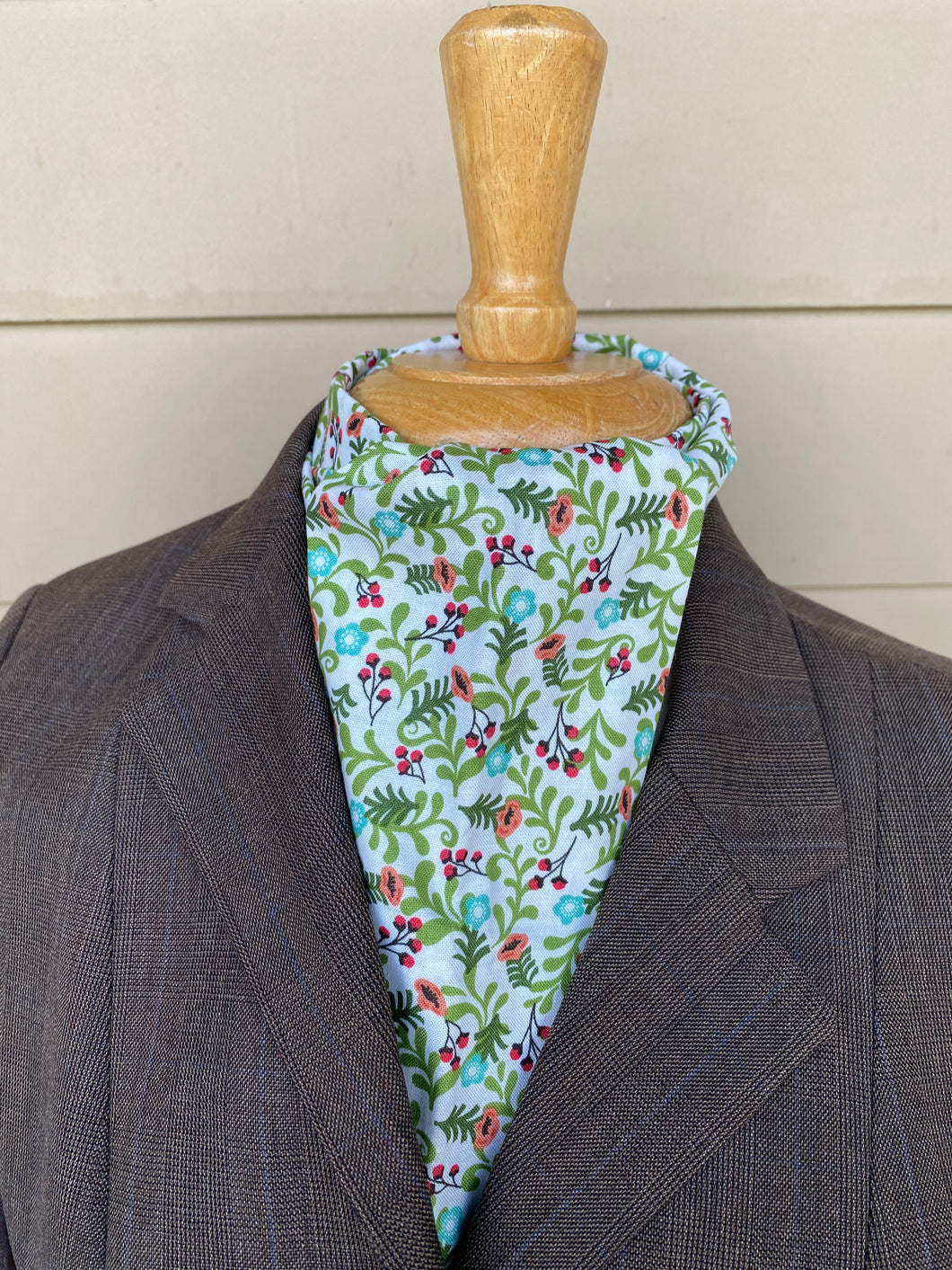 Stock tie, Pink berries and flowers