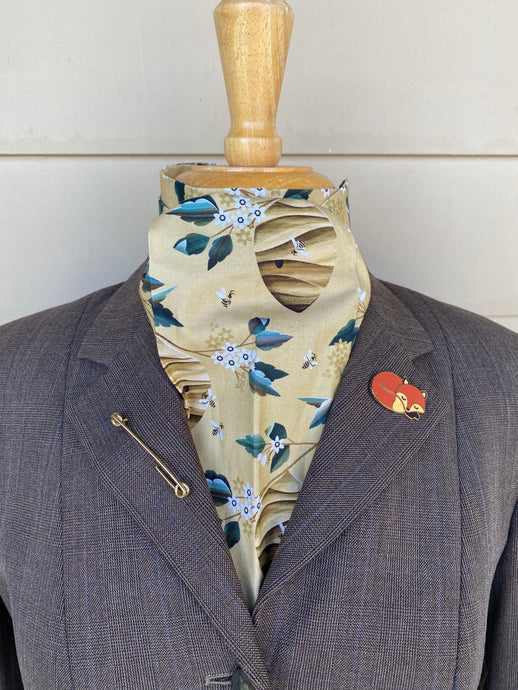 Stock tie, Bees in the field